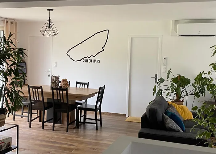 L Auvetia - 150 M Du Circuit Des 24h Arnage